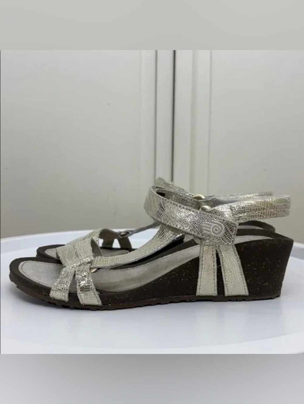 Teva Ventura Metallic Gold Leather Snake Print Sz 10 Wedge Strappy Sandals